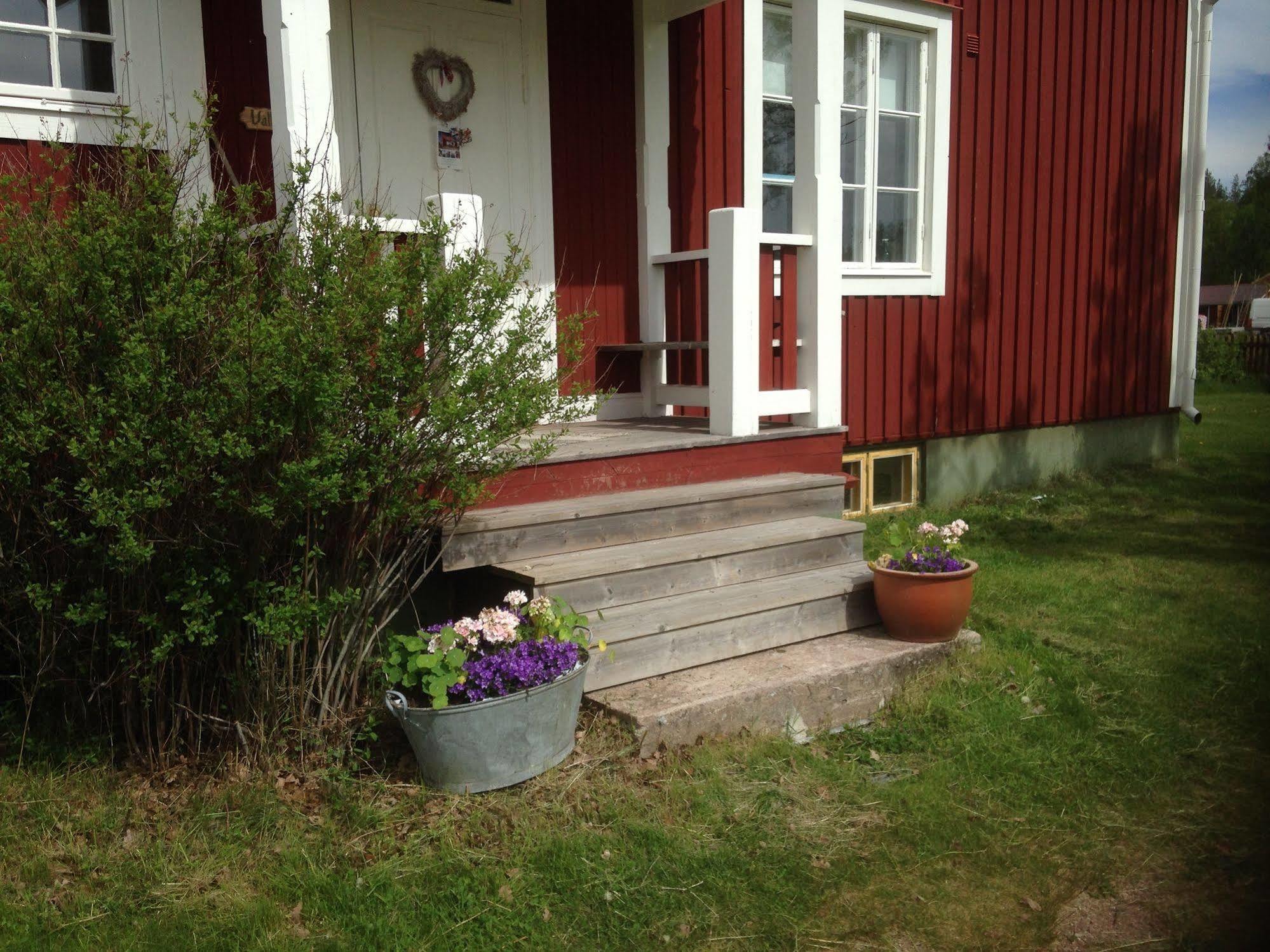 Mora Vandrarhem Och Gaesthem Vinäs Esterno foto